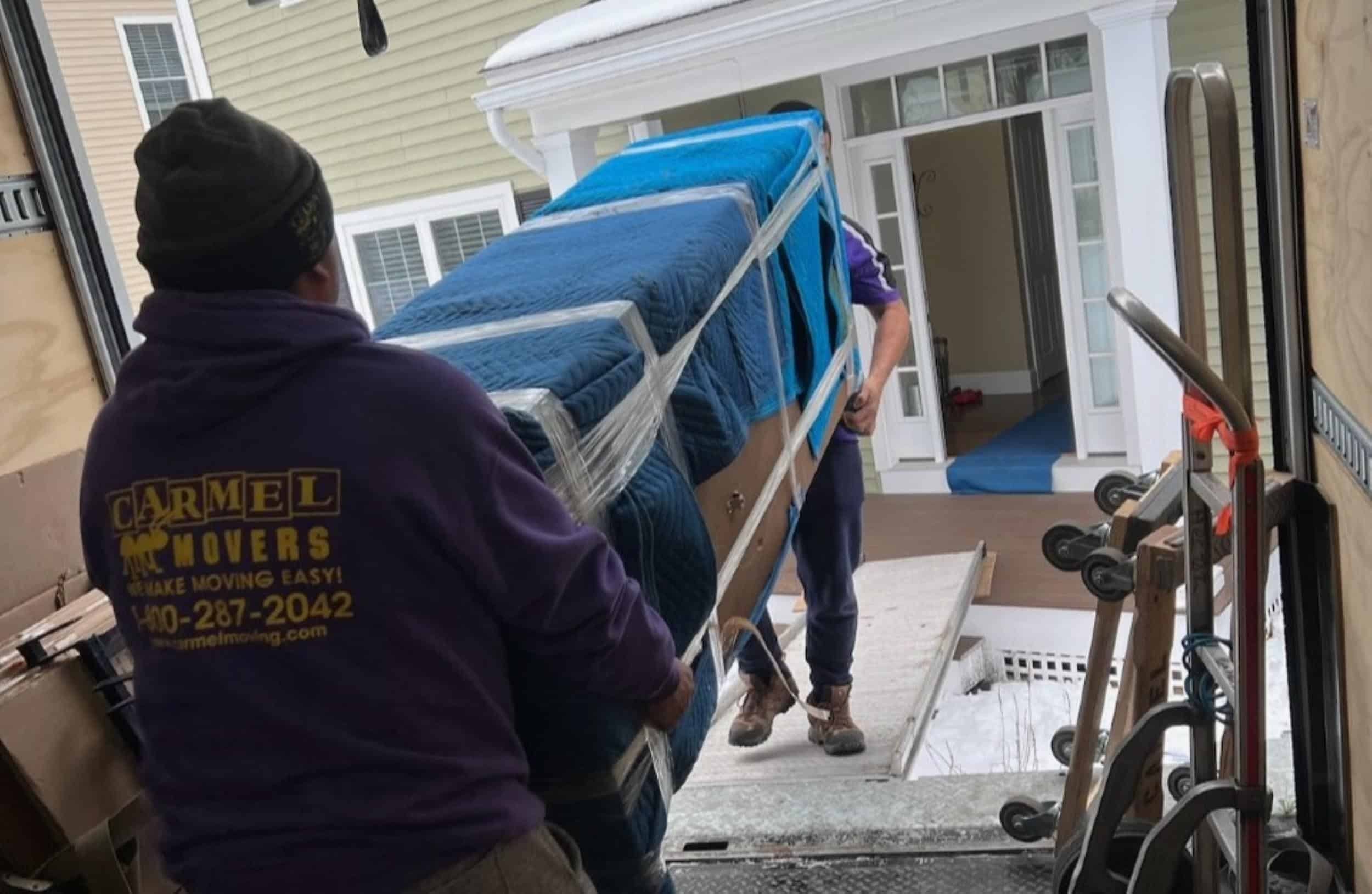 Efficient Couch Moving Solutions in East Weymouth, MA We Make Your